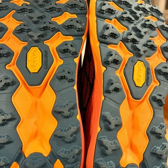 Hoka Speedgoat 5 Sneaker Size 5 - Picture 4 of 5